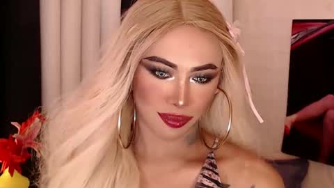 Snapshot of valentina_goddess_tsxxx chatting on January 3, 12:00 am Amanda online show from January 3, 12:00 am