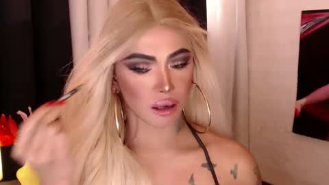 Snapshot of valentina_goddess_tsxxx chatting on January 5, 4:04 am Amanda online show from January 5, 4:04 am