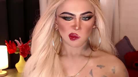 Snapshot of valentina_goddess_tsxxx chatting on January 5, 11:22 pm Amanda online show from January 5, 11:22 pm