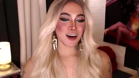 Snapshot of valentina_goddess_tsxxx chatting on February 4, 3:00 am Amanda online show from February 4, 3:00 am