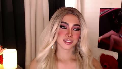 Snapshot of valentina_goddess_tsxxx chatting on February 5, 1:15 am Amanda online show from February 5, 1:15 am