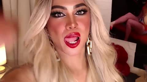 Snapshot of valentina_goddess_tsxxx chatting on February 7, 4:27 am Amanda online show from February 7, 4:27 am