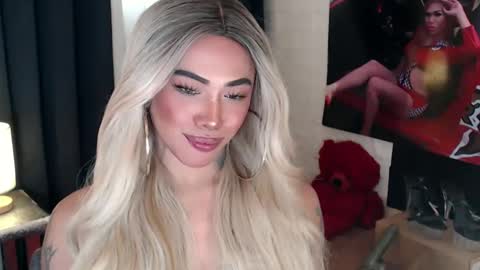 Snapshot of valentina_goddess_tsxxx chatting on February 16, 4:31 am Amanda online show from February 16, 4:31 am