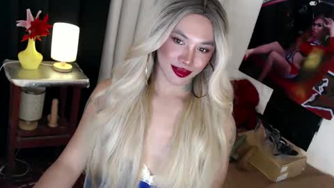 Snapshot of valentina_goddess_tsxxx chatting on March 8, 2:12 am Amanda online show from March 8, 2:12 am