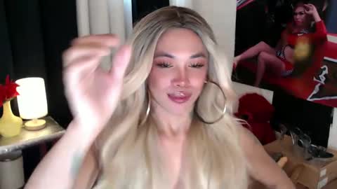 Snapshot of valentina_goddess_tsxxx chatting on March 10, 7:53 am Amanda online show from March 10, 7:53 am