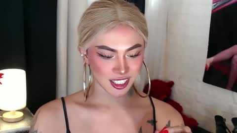 Snapshot of valentina_goddess_tsxxx chatting on March 12, 5:13 am Amanda online show from March 12, 5:13 am