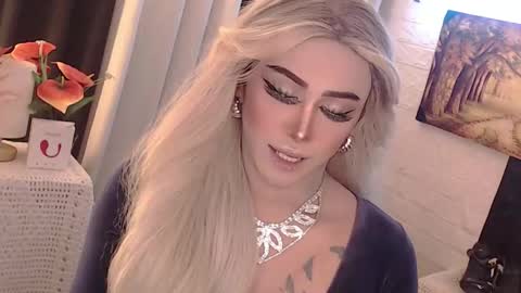 Snapshot of valentina_goddess_tsxxx chatting on September 19, 2:57 am Amanda online show from September 19, 2:57 am