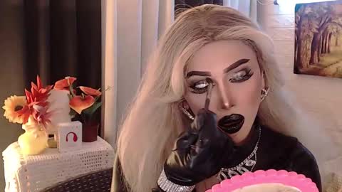 Snapshot of valentina_goddess_tsxxx chatting on September 25, 1:04 pm Amanda online show from September 25, 1:04 pm