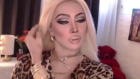 Snapshot of valentina_goddess_tsxxx chatting on October 13, 3:17 am Amanda online show from October 13, 3:17 am