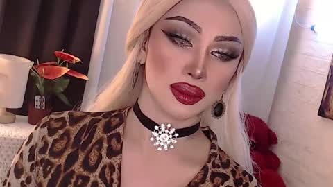 Snapshot of valentina_goddess_tsxxx chatting on October 23, 2:00 am Amanda online show from October 23, 2:00 am