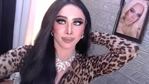 Snapshot of valentina_goddess_tsxxx chatting on November 11, 2:44 am Amanda online show from November 11, 2:44 am