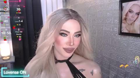 Snapshot of valentina_goddess_tsxxx chatting on November 14, 4:44 am Amanda online show from November 14, 4:44 am