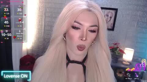 Snapshot of valentina_goddess_tsxxx chatting on November 19, 1:11 pm Amanda online show from November 19, 1:11 pm