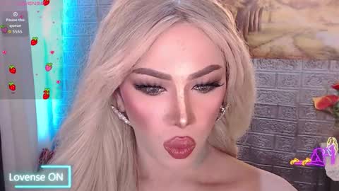 Snapshot of valentina_goddess_tsxxx chatting on December 1, 5:29 pm Amanda online show from December 1, 5:29 pm