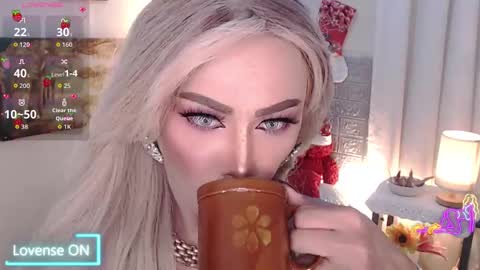 Snapshot of valentina_goddess_tsxxx chatting on December 13, 9:09 pm Amanda online show from December 13, 9:09 pm