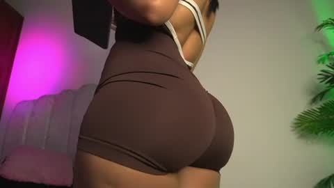 Snapshot of valentina_king18 chatting on July 31, 11:09 am VALENTINA online show from July 31, 11:09 am