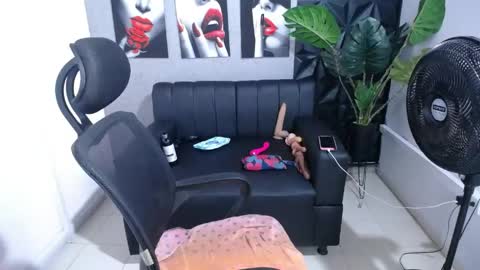Valentina  online show from May 6, 4:45 pm