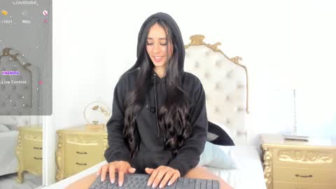 Snapshot of valentina_ross_ chatting on February 7, 3:19 pm Valentina online show from February 7, 3:19 pm