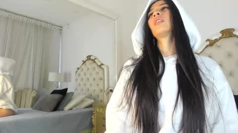 Snapshot of valentina_ross_ chatting on February 13, 12:21 pm Valentina online show from February 13, 12:21 pm