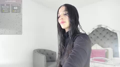 Snapshot of valentina_ross_ chatting on June 4, 12:11 pm Valentina online show from June 4, 12:11 pm