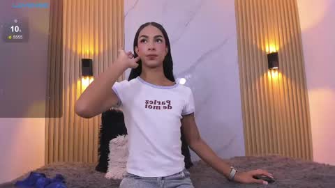 valentinaliux_ online show from April 26, 11:30 am