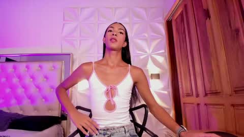 Snapshot of valentinaliux_ chatting on May 16, 11:42 am valentinaliux_ online show from May 16, 11:42 am