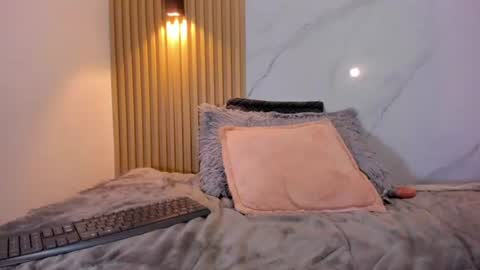 Snapshot of valentinaliux_ chatting on June 23, 11:47 pm valentinaliux_ online show from June 23, 11:47 pm