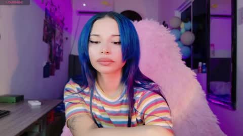 Snapshot of valentinna_5 chatting on November 9, 7:06 am Danielle Please help me to reach 300 thumbs up online show from November 9, 7:06 am