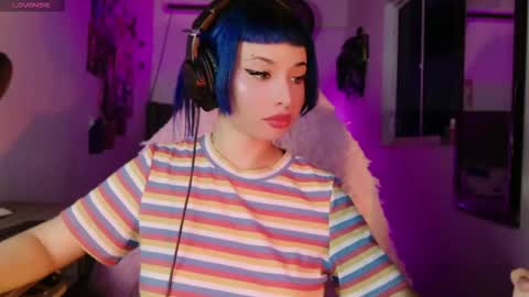 Snapshot of valentinna_5 chatting on November 14, 10:03 am Danielle Please help me to reach 300 thumbs up online show from November 14, 10:03 am