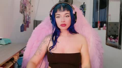 Snapshot of valentinna_5 chatting on December 4, 6:12 am Danielle Please help me to reach 300 thumbs up online show from December 4, 6:12 am