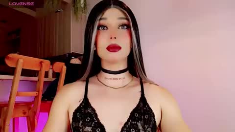 Snapshot of valentinne_marian chatting on February 28, 9:25 am Marian online show from February 28, 9:25 am