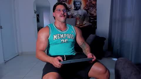 Snapshot of valentino_dossantos chatting on October 23, 8:18 pm online show from October 23, 8:18 pm