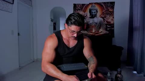 Snapshot of valentino_dossantos chatting on November 4, 8:19 pm online show from November 4, 8:19 pm