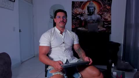 Snapshot of valentino_dossantos chatting on November 8, 1:55 pm online show from November 8, 1:55 pm