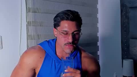 Snapshot of valentino_dossantos chatting on November 11, 10:21 pm online show from November 11, 10:21 pm