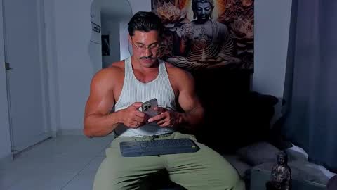 Snapshot of valentino_dossantos chatting on November 25, 8:31 pm online show from November 25, 8:31 pm