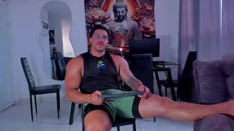 Snapshot of valentino_dossantos chatting on December 3, 8:40 pm online show from December 3, 8:40 pm