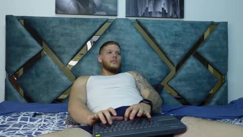 Snapshot of valentino_ferrari28 chatting on October 22, 1:39 am Valentino Ferrari online show from October 22, 1:39 am