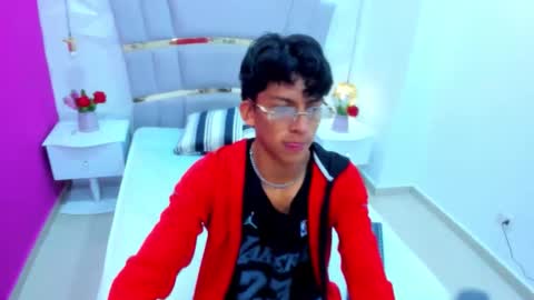 valentino lux online show from December 4, 11:52 am