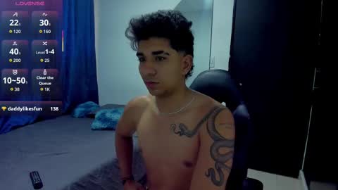 Snapshot of valentino_santos chatting on September 30, 12:21 pm valentino santos online show from September 30, 12:21 pm