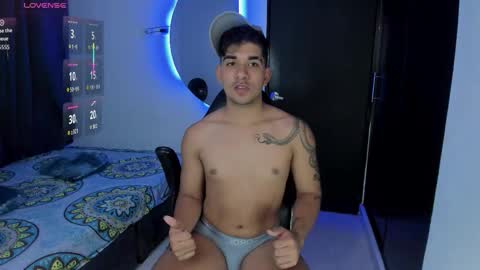 Snapshot of valentino_santos chatting on November 3, 9:05 pm valentino santos online show from November 3, 9:05 pm