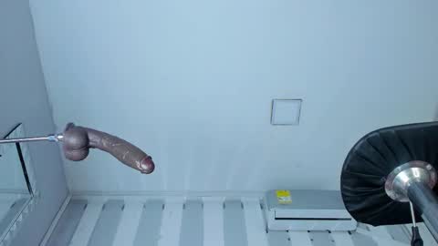 Snapshot of valentinomoreti chatting on November 19, 5:29 am Valentino online show from November 19, 5:29 am