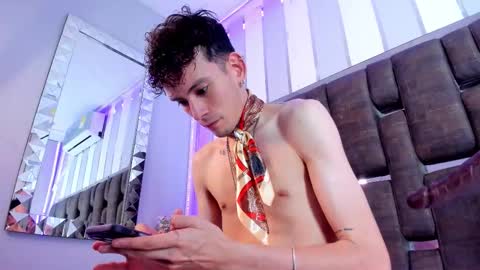 Snapshot of valentinomoreti chatting on December 5, 5:49 am Valentino online show from December 5, 5:49 am