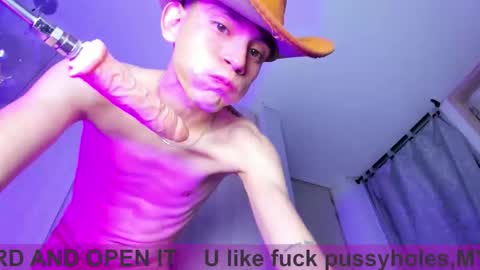 Snapshot of valentinomoreti chatting on February 28, 6:25 am Valentino online show from February 28, 6:25 am