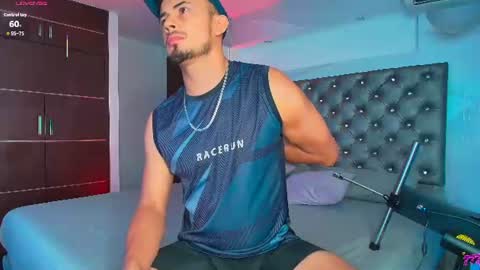 Snapshot of valentinos_ chatting on June 25, 9:19 pm Valentinos online show from June 25, 9:19 pm