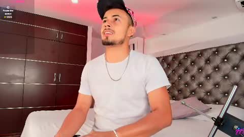 Snapshot of valentinos_ chatting on July 17, 9:19 pm Valentinos online show from July 17, 9:19 pm