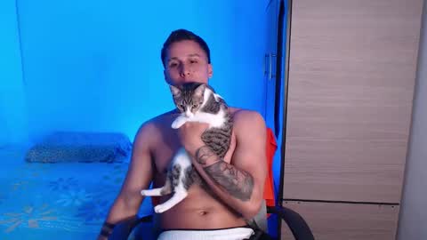 Snapshot of valentinosex_1 chatting on October 28, 11:29 pm VALENTINO online show from October 28, 11:29 pm