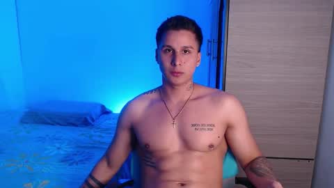 Snapshot of valentinosex_1 chatting on November 6, 2:01 am VALENTINO online show from November 6, 2:01 am