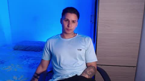 Snapshot of valentinosex_1 chatting on November 9, 9:46 pm VALENTINO online show from November 9, 9:46 pm