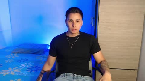 Snapshot of valentinosex_1 chatting on November 13, 7:13 pm VALENTINO online show from November 13, 7:13 pm